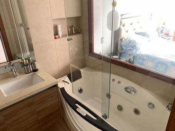 Venta Departamento Cumbaya 2 dormitorios sector Colegio  Menor
