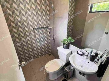 3 bedrooms with parking