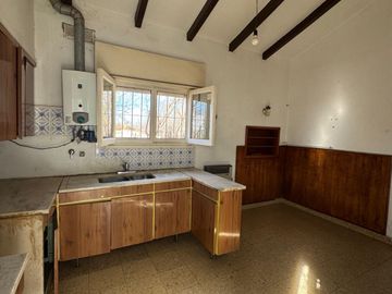 Casa estilo californiano con departamento anexo en Villa Conti
