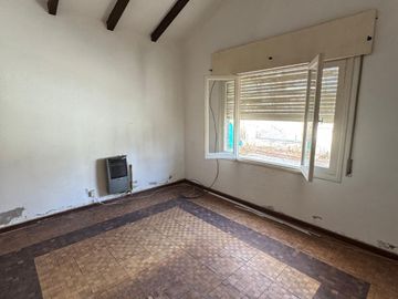 Casa estilo californiano con departamento anexo en Villa Conti