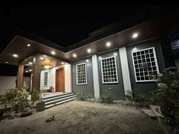 THREE BEDROOM BUNGALOW HOUSE FOR SALE WITH LARGE LOT IN SAN FERNANDO CITY