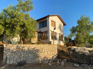 Leon Propiedades vende parcela con casa con hermosa vista al valle, en sector Miraflores, Curacaví.