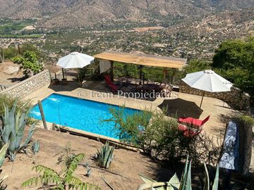 Leon Propiedades vende parcela con casa con hermosa vista al valle, en sector Miraflores, Curacaví.
