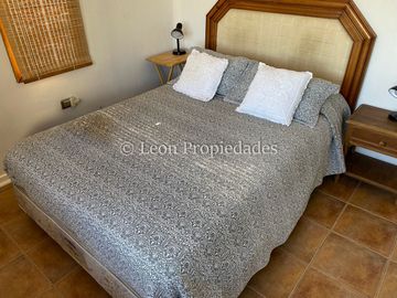 Leon Propiedades vende parcela con casa con hermosa vista al valle, en sector Miraflores, Curacaví.