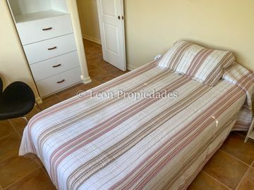 Leon Propiedades vende parcela con casa con hermosa vista al valle, en sector Miraflores, Curacaví.
