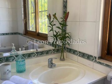 Leon Propiedades vende parcela con casa con hermosa vista al valle, en sector Miraflores, Curacaví.