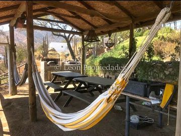 Leon Propiedades vende parcela con casa con hermosa vista al valle, en sector Miraflores, Curacaví.