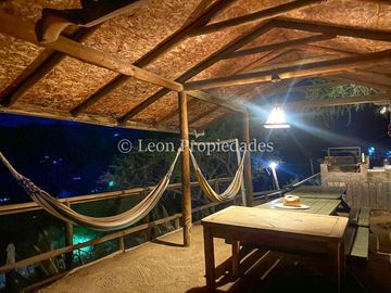 Leon Propiedades vende parcela con casa con hermosa vista al valle, en sector Miraflores, Curacaví.