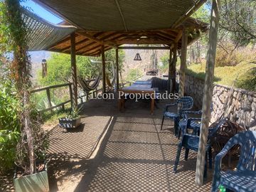 Leon Propiedades vende parcela con casa con hermosa vista al valle, en sector Miraflores, Curacaví.