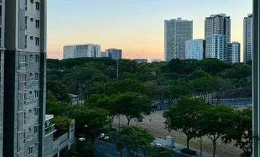 RFO Furnished 1BR with Balcony FOR RENT / LEASE at Meranti Two Serendra BGC Taguig