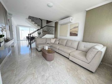 Venta de casa 4 dormitorios en etapa Floreana de Casalaguna