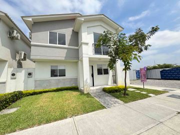 Venta de casa 4 dormitorios en etapa Floreana de Casalaguna