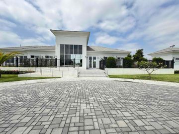 Venta de casa 4 dormitorios en etapa Floreana de Casalaguna