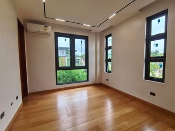 5 Bedrooms with Swimming pool House and Lot for Sale in Filinvest East Homes along Marcos Highway