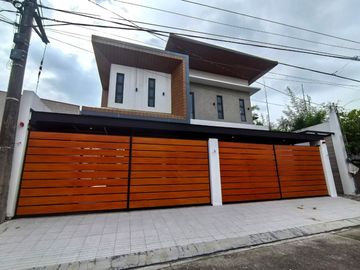 5 Bedrooms with Swimming pool House and Lot for Sale in Filinvest East Homes along Marcos Highway