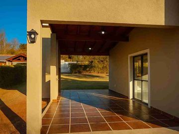 Dueño vende casa a estrenar en Villa del Dique,  Calamuchita