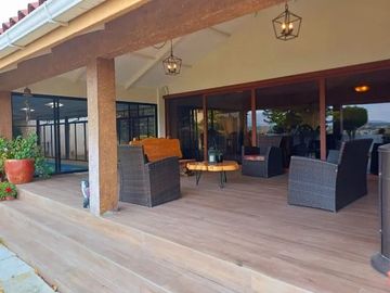 Casa en venta, sector Cumbaya reservorio