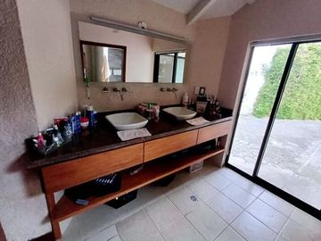 Casa en venta, sector Cumbaya reservorio