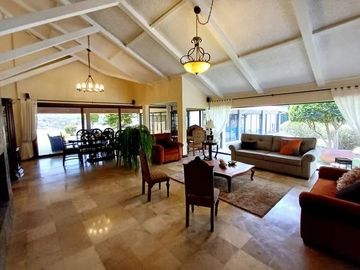Casa en venta, sector Cumbaya reservorio
