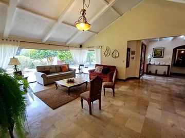Casa en venta, sector Cumbaya reservorio