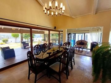Casa en venta, sector Cumbaya reservorio