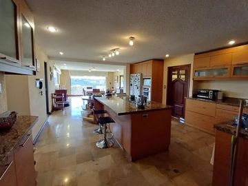 Casa en venta, sector Cumbaya reservorio