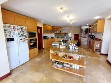 Casa en venta, sector Cumbaya reservorio