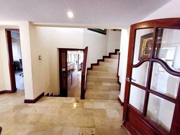 Casa en venta, sector Cumbaya reservorio