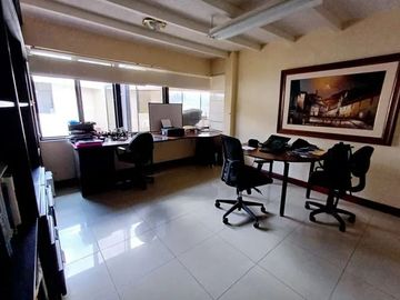 Casa en venta, sector Cumbaya reservorio