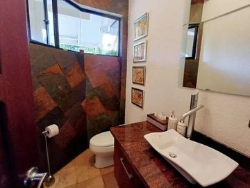 Casa en venta, sector Cumbaya reservorio