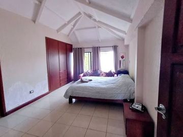 Casa en venta, sector Cumbaya reservorio