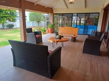 Casa en venta, sector Cumbaya reservorio