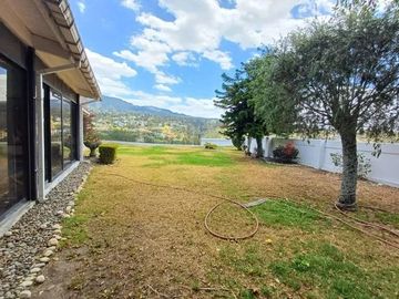 Casa en venta, sector Cumbaya reservorio