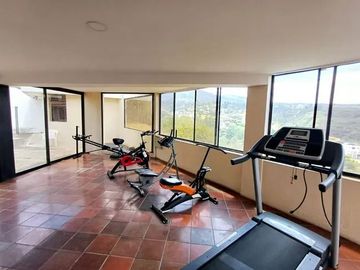 Casa en venta, sector Cumbaya reservorio