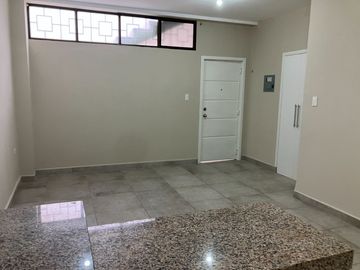 Departamento céntrico en alquiler en Machala – incluye aire acondicionado y agua, ideal para profesionales o parejas (GARAJE OPCIONAL)