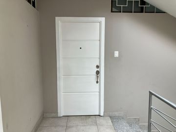 Departamento céntrico en alquiler en Machala – incluye aire acondicionado y agua, ideal para profesionales o parejas (GARAJE OPCIONAL)