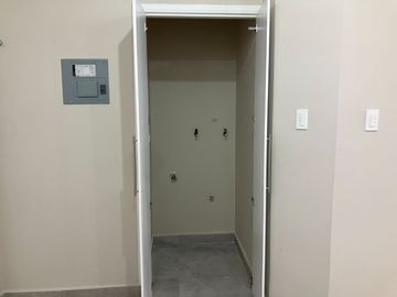 Departamento céntrico en alquiler en Machala – incluye aire acondicionado y agua, ideal para profesionales o parejas (GARAJE OPCIONAL)
