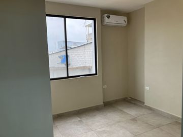 Departamento céntrico en alquiler en Machala – incluye aire acondicionado y agua, ideal para profesionales o parejas (GARAJE OPCIONAL)