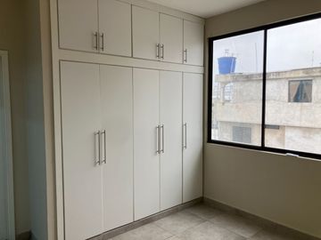 Departamento céntrico en alquiler en Machala – incluye aire acondicionado y agua, ideal para profesionales o parejas (GARAJE OPCIONAL)