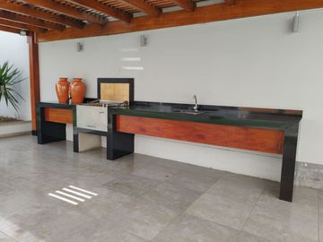 EN VENTA DEPARTAMENTO 3 DORMITORIOS 1 COCHERA CON DEPOSITO