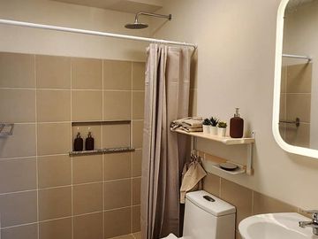 THE CRESTMONT 3BR w/ PS FOR SALE in Panay Ave QC