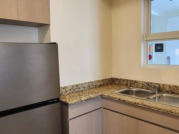 THE CRESTMONT 3BR w/ PS FOR SALE in Panay Ave QC