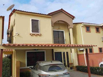 Vendo hermosa casa en Vila club, amplia con piscina 5 dormitorios 6 baños
