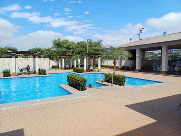 Vendo hermosa casa en Vila club, amplia con piscina 5 dormitorios 6 baños