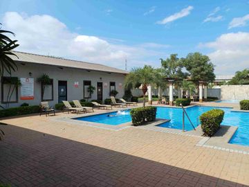 Vendo hermosa casa en Vila club, amplia con piscina 5 dormitorios 6 baños