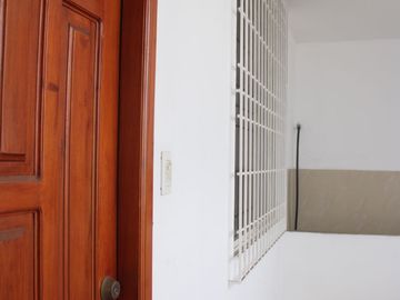 ¡Suite moderna en Machala! Agua y aire incluidos  Solo $160. Vive cómodo, seguro y bien ubicado. ¡Última disponible! (GARAJE OPCIONAL)