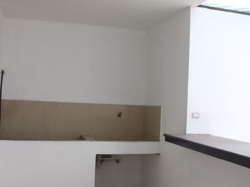 ¡Suite moderna en Machala! Agua y aire incluidos  Solo $160. Vive cómodo, seguro y bien ubicado. ¡Última disponible! (GARAJE OPCIONAL)