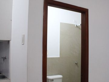 ¡Suite moderna en Machala! Agua y aire incluidos  Solo $160. Vive cómodo, seguro y bien ubicado. ¡Última disponible! (GARAJE OPCIONAL)