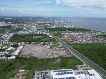 Terrenos Comerciales ubicados en la Riviera Veracruzana desde 2,600mts2 hasta 53,000mts2