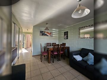 Se vende casa de un piso ubicada en Villa Las Palmas, comuna de La Cruz.